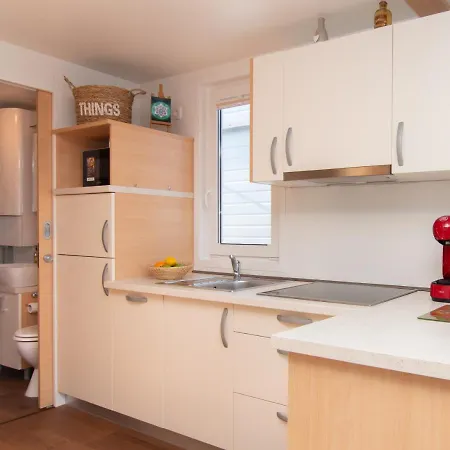 Eldamar Floating House *