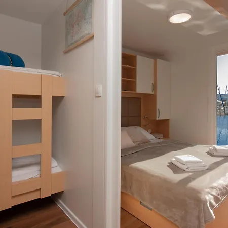 Eldamar Floating House Apartment *