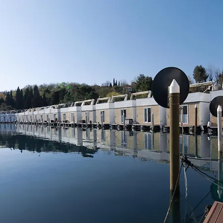 Eldamar Floating House