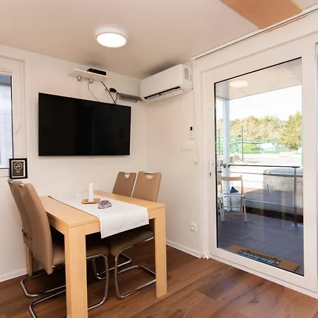 Eldamar Floating House