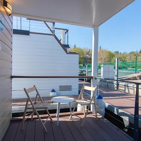 Eldamar Floating House Apartment *