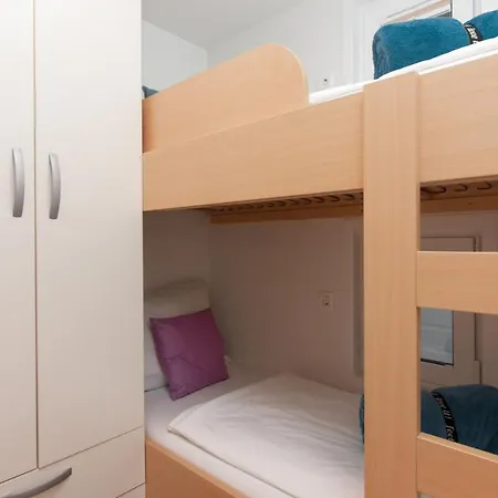 Eldamar Floating House Apartment