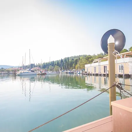 Eldamar Floating House Apartma *