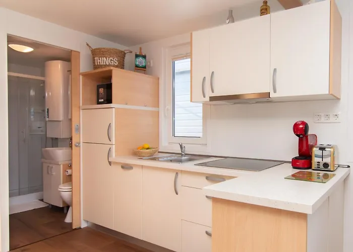 Eldamar Floating House *