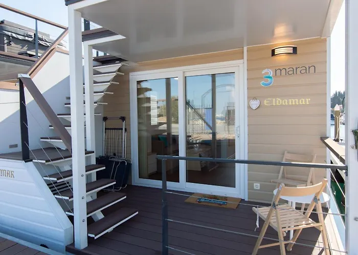 Eldamar Floating House *