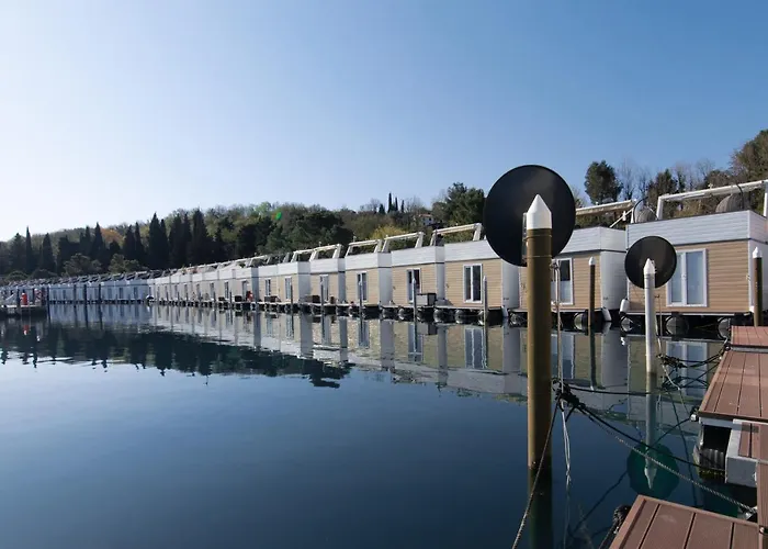 Eldamar Floating House