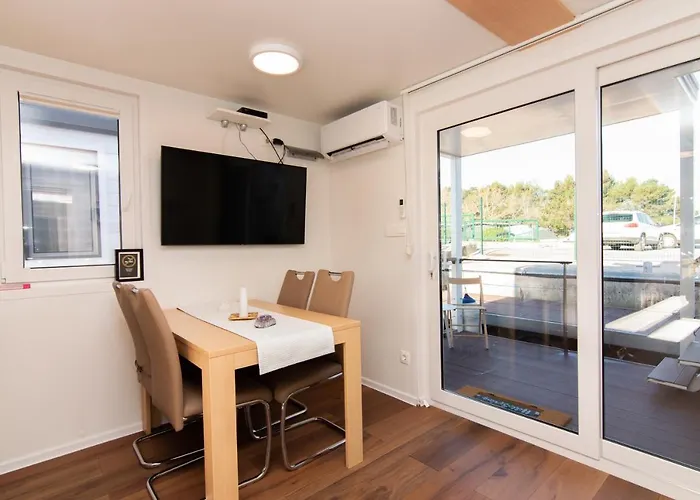 Eldamar Floating House