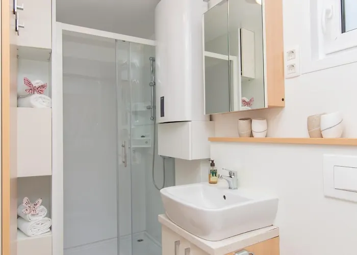 Eldamar Floating House