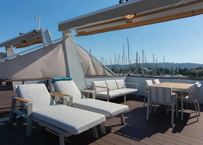 Eldamar Floating House * Πορτορόζ